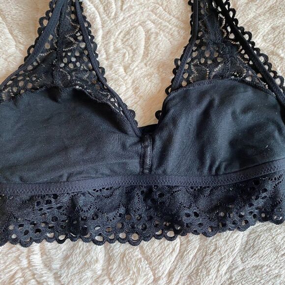 SUPER CUTE! NWT AERIE BLACK CROCHET BRALETTE HALTER TOP SIZE S/M - Picture 6 of 10
